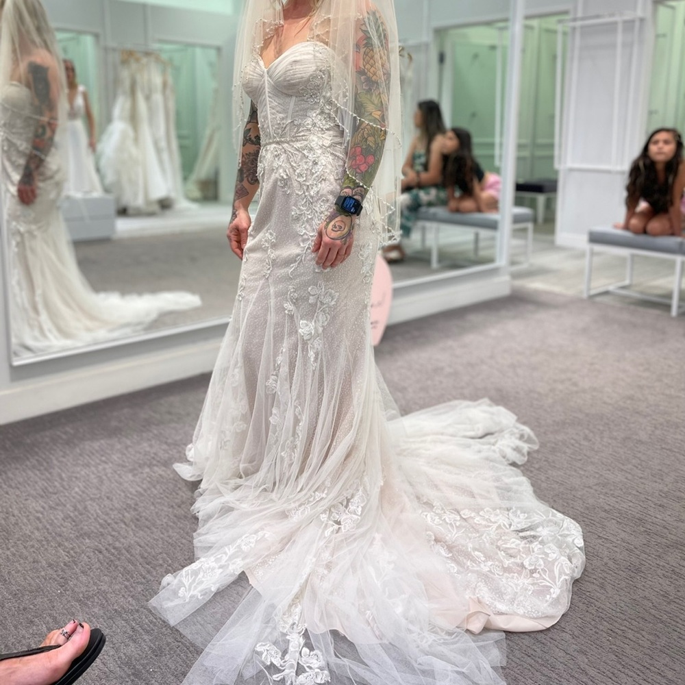 Wedding gown size 8